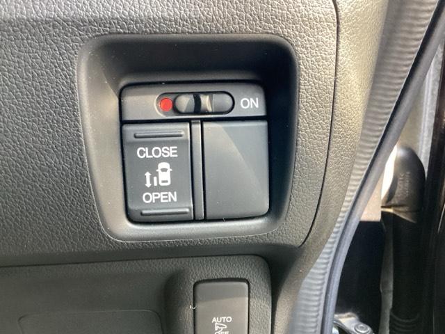 N-BOXカスタム GSSブラックスタイルパッケージ ETC/純正ナビ/バックモニター リアカメラ ワンセグ ETC付き ナビTV AAC パワステ パワーウィンドウ キーフリー 横滑り防止 エコアイドル スマートキー エアバッグ ABS ベンチシート(30枚目)