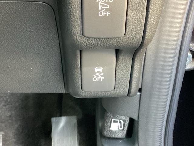 N-BOXカスタム GSSブラックスタイルパッケージ ETC/純正ナビ/バックモニター リアカメラ ワンセグ ETC付き ナビTV AAC パワステ パワーウィンドウ キーフリー 横滑り防止 エコアイドル スマートキー エアバッグ ABS ベンチシート(31枚目)