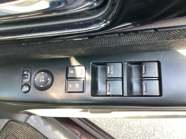 N-BOXカスタム GSSブラックスタイルパッケージ ETC/純正ナビ/バックモニター リアカメラ ワンセグ ETC付き ナビTV AAC パワステ パワーウィンドウ キーフリー 横滑り防止 エコアイドル スマートキー エアバッグ ABS ベンチシート(34枚目)