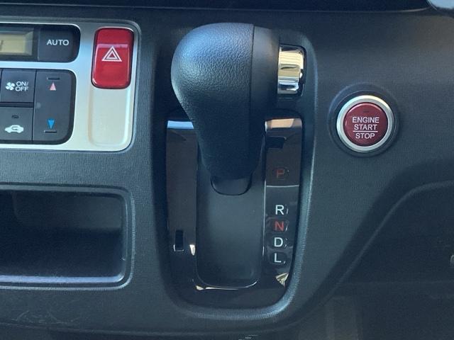 N-ONE G・Lパッケージ ブラックインテリア 整備記録簿有 DVD再生可 iストップ ベンチS 盗難防止 ETC付き フルオートエアコン パワーウィンドウ ナビTV 地デジTV 助手席エアバック ESC 運転席エアバッグ(11枚目)