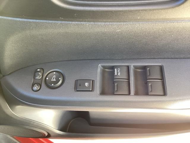 N-ONE G・Lパッケージ ブラックインテリア 整備記録簿有 DVD再生可 iストップ ベンチS 盗難防止 ETC付き フルオートエアコン パワーウィンドウ ナビTV 地デジTV 助手席エアバック ESC 運転席エアバッグ(29枚目)