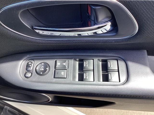 ヴェゼル ハイブリッドＺ・ホンダセンシング　ＤＶＤ再生機能　整備記録簿　横滑り防止システム　バックアイカメラ　盗難防止装置　フルセ　シートヒーター付　スマ－トキ－　ＥＣＯモード　パワーウィンド　サイドエアバッグ（31枚目）