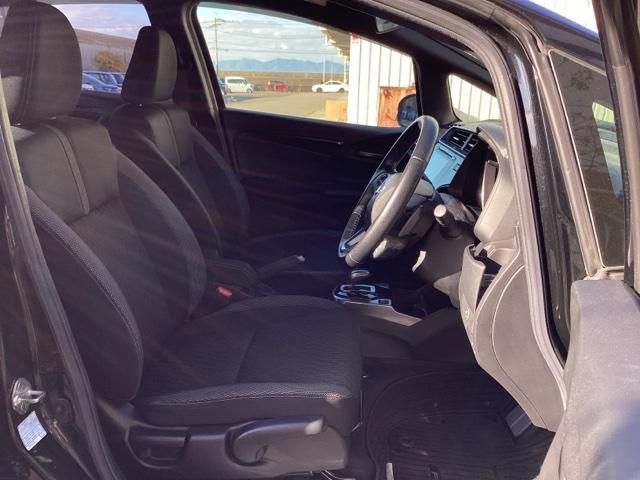 フィットハイブリッド Sホンダセンシング ETC/純正ナビ/バックモニター/ホンダセンシング スマ-トキ- ナビTV アクティブクルーズコントロール パワーウインドウ サイドエアバック DVD再生 パワーステアリング 整備記録簿 ABS(14枚目)