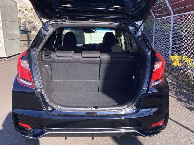 フィットハイブリッド Sホンダセンシング ETC/純正ナビ/バックモニター/ホンダセンシング スマ-トキ- ナビTV アクティブクルーズコントロール パワーウインドウ サイドエアバック DVD再生 パワーステアリング 整備記録簿 ABS(16枚目)