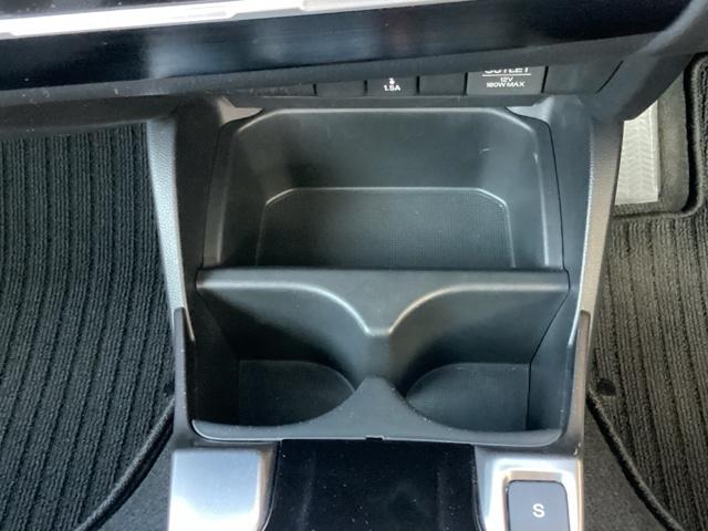 フィットハイブリッド Sホンダセンシング ETC/純正ナビ/バックモニター/ホンダセンシング スマ-トキ- ナビTV アクティブクルーズコントロール パワーウインドウ サイドエアバック DVD再生 パワーステアリング 整備記録簿 ABS(21枚目)