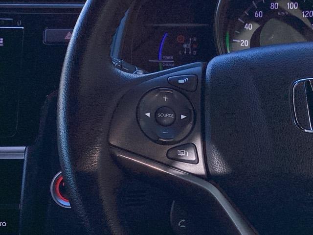 フィットハイブリッド Sホンダセンシング ETC/純正ナビ/バックモニター/ホンダセンシング スマ-トキ- ナビTV アクティブクルーズコントロール パワーウインドウ サイドエアバック DVD再生 パワーステアリング 整備記録簿 ABS(24枚目)