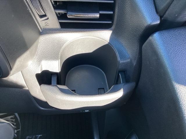 フィットハイブリッド Sホンダセンシング ETC/純正ナビ/バックモニター/ホンダセンシング スマ-トキ- ナビTV アクティブクルーズコントロール パワーウインドウ サイドエアバック DVD再生 パワーステアリング 整備記録簿 ABS(27枚目)