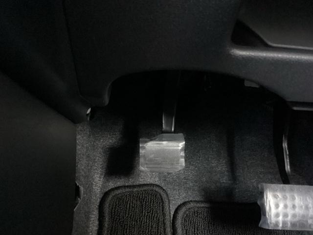 �p�[�L���O�u���[�L�̓t�b�g���Ȃ̂ŉ^�]�ȂƏ���Ȃ̊Ԃ͂�������A�ړ����y�X�ł��B�����Ǝ肪�͂��ʒu�ɂ`�s�Z���N�g���o�[��G�A�R���X�C�b�`�Ȃǂ����葀�쐫�ɗD��Ă��܂�