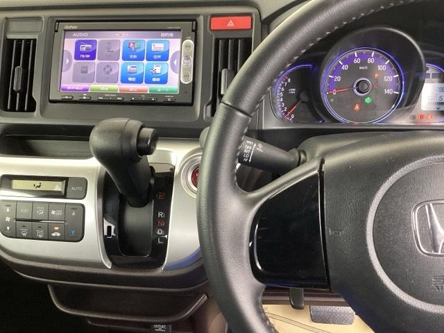 Ｎ－ＷＧＮカスタム Ｇ　純正ナビ　ＨＩＤヘッドライト　盗難防止システム　横滑防止　アイドルストップ　スマートキープッシュスタート　オートエアコン　パワーウィンドウ　ベンチシート　ＥＴＣ　運転席助手席エアバッグ　ＡＢＳ　エアロ（2枚目）