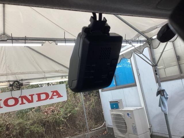 Ｎ－ＷＧＮカスタム Ｇ　純正ナビ　ＨＩＤヘッドライト　盗難防止システム　横滑防止　アイドルストップ　スマートキープッシュスタート　オートエアコン　パワーウィンドウ　ベンチシート　ＥＴＣ　運転席助手席エアバッグ　ＡＢＳ　エアロ（22枚目）