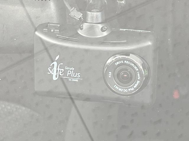 プリウス Ｓ　純正ナビ　衝突軽減装置　バックカメラ　レーダークルーズコントロール　ドライブレコーダー　ＥＴＣ　スマートキー　オートライト　ＡＣ１００Ｖ電源　Ｂｌｕｅｔｏｏｔｈ接続　ＬＥＤヘッドライト（6枚目）
