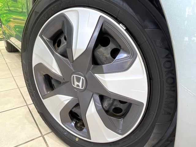 フィットハイブリッド Ｌパッケージ　禁煙車　純正ナビ　バックカメラ　衝突軽減装置　ハーフレザーシート　ＥＴＣ　Ｂｌｕｅｔｏｏｔｈ　フルセグ　ドラレコ　コーナーセンサー　スマートキー　ＬＥＤヘッド　クルコン　電動格納ミラー（13枚目）