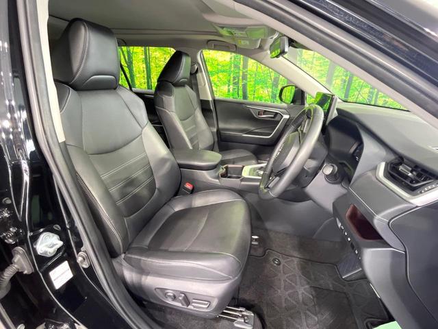 ＲＡＶ４ Ｇ　Ｚパッケージ　禁煙車　ＴＲＤエアロ　サンルーフ　純正１０．５ディスプレイオーディオ　全周囲カメラ　衝突軽減装置　レーダークルーズコントロール　ＥＴＣ　Ｂｌｕｅｔｏｏｔｈ　シートヒーター　クリアランスソナー（8枚目）