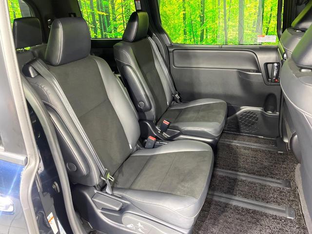 ノア Ｓｉ　ダブルバイビーＩＩＩ　禁煙車　後期型　純正９型ナビ　衝突被害軽減　バックカメラ　両側電動スライドドア　クルーズコントロール　フルセグ　Ｂｌｕｅｔｏｏｔｈ接続　ＥＴＣ　ＬＥＤヘッドライト　オートマチックハイビーム（9枚目）