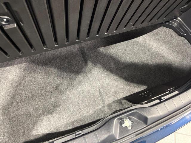ノア Ｓｉ　ダブルバイビーＩＩＩ　禁煙車　後期型　純正９型ナビ　衝突被害軽減　バックカメラ　両側電動スライドドア　クルーズコントロール　フルセグ　Ｂｌｕｅｔｏｏｔｈ接続　ＥＴＣ　ＬＥＤヘッドライト　オートマチックハイビーム（29枚目）