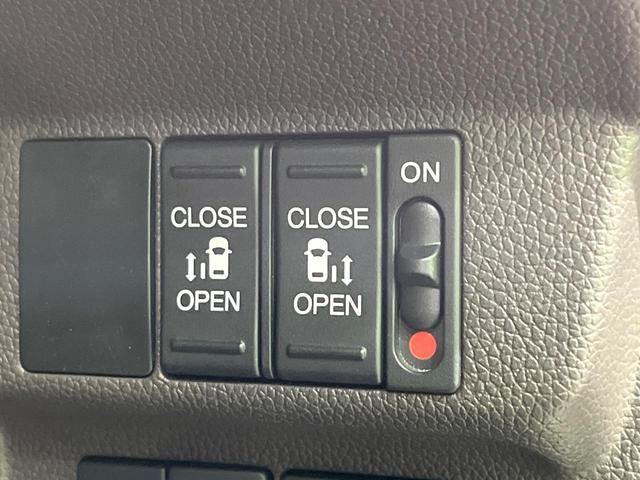 フリード G・ホンダセンシング 禁煙車 純正ナビ 後席モニター 両側電動スライドドア 衝突軽減装置 バックカメラ レーダークルーズ ETC Bluetooth フルセグ スマートキー LEDヘッド レーンアシスト オートエアコン(4枚目)