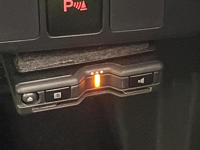 ルーミー カスタムＧ　禁煙車　９型ＳＤナビ　バックカメラ　衝突軽減　両側電動スライド　レーダークルーズ　ＬＥＤヘッド　ＬＥＤフォグ　ＥＴＣ　Ｂｌｕｅｔｏｏｔｈ　ドラレコ　シートヒーター　ステアリングスイッチ　スマートキー（7枚目）