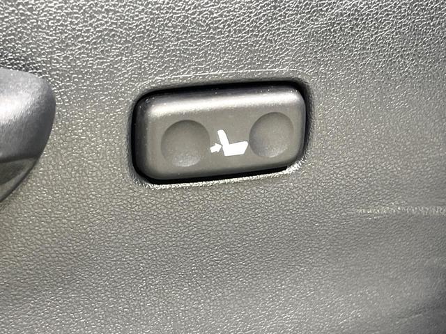 ランドクルーザープラド TX サンルーフ 禁煙車 純正SDナビ バックカメラ 衝突軽減装置 レーダークルーズ 7人乗り ETC Bluetooth LEDヘッド LEDフォグ クリアランスソナー ルーフレール 純正17インチアルミ(62枚目)