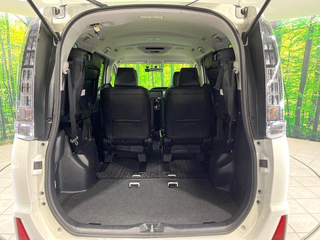 ヴォクシー ZS 煌 禁煙車 後席モニター 純正9型ナビ バックカメラ 両側電動スライド 寒冷地仕様 ETC クルコン ドラレコ Bluetooth LEDヘッド LEDフォグ リアオートエアコン ステアリングスイッチ(11枚目)