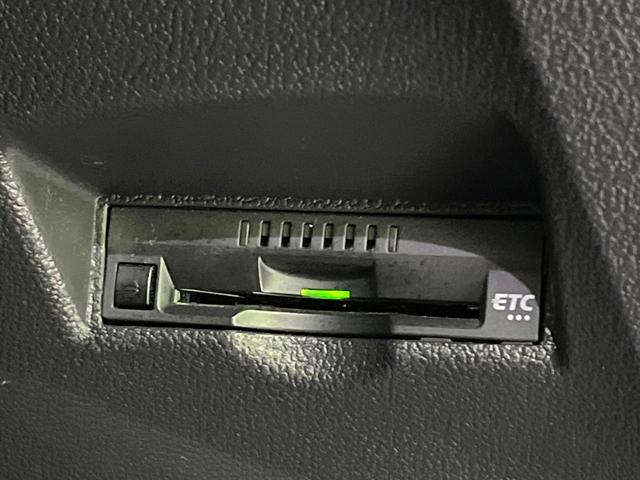 プリウス Ｓ　禁煙車　ナビ　バックカメラ　衝突被害軽減システム　レーダークルーズコントロール　ＬＥＤヘッドライト　スマートキー　ｂｌｕｅｔｏｏｔｈ再生　ＣＤ／ＤＶＤ　フルセグ（6枚目）