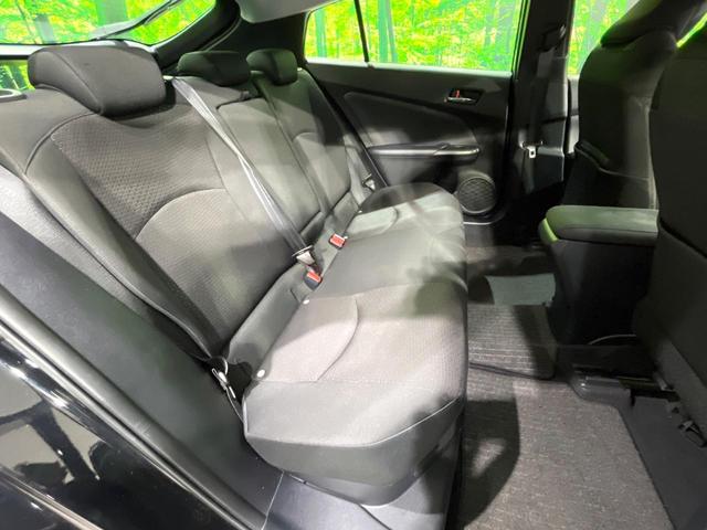 プリウス Ｓ　禁煙車　ナビ　バックカメラ　衝突被害軽減システム　レーダークルーズコントロール　ＬＥＤヘッドライト　スマートキー　ｂｌｕｅｔｏｏｔｈ再生　ＣＤ／ＤＶＤ　フルセグ（9枚目）