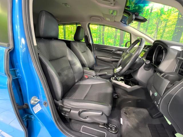 フィットハイブリッド Lパッケージ 禁煙車 純正ナビ バックカメラ 衝突軽減装置 ETC LEDヘッド Bluetooth クルコン ステアリングスイッチ スマートキー オートライト オートエアコン 横滑り防止装置 電動格納ミラー(8枚目)