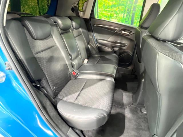 フィットハイブリッド Lパッケージ 禁煙車 純正ナビ バックカメラ 衝突軽減装置 ETC LEDヘッド Bluetooth クルコン ステアリングスイッチ スマートキー オートライト オートエアコン 横滑り防止装置 電動格納ミラー(9枚目)