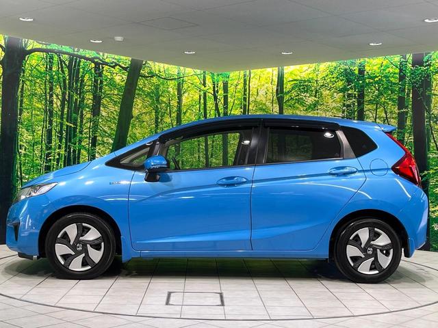 フィットハイブリッド Lパッケージ 禁煙車 純正ナビ バックカメラ 衝突軽減装置 ETC LEDヘッド Bluetooth クルコン ステアリングスイッチ スマートキー オートライト オートエアコン 横滑り防止装置 電動格納ミラー(28枚目)