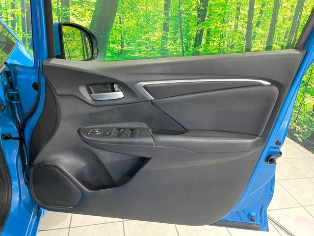 フィットハイブリッド Lパッケージ 禁煙車 純正ナビ バックカメラ 衝突軽減装置 ETC LEDヘッド Bluetooth クルコン ステアリングスイッチ スマートキー オートライト オートエアコン 横滑り防止装置 電動格納ミラー(33枚目)