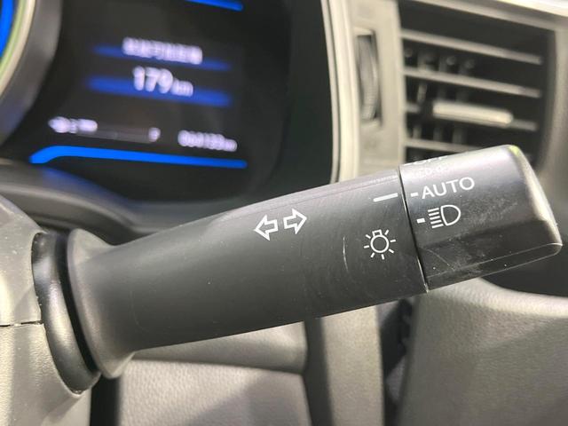 フィットハイブリッド Lパッケージ 禁煙車 純正ナビ バックカメラ 衝突軽減装置 ETC LEDヘッド Bluetooth クルコン ステアリングスイッチ スマートキー オートライト オートエアコン 横滑り防止装置 電動格納ミラー(44枚目)