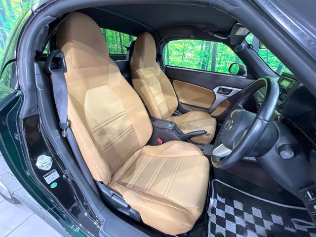 コペン セロ　禁煙車　シートヒーター　スマートキー　ＬＥＤヘッド　ＥＴＣ　オートエアコン　純正１６インチアルミ　革巻きステアリング　ＣＤ再生　ステアリングスイッチ　アイドリングストップ　電動ミラー（8枚目）