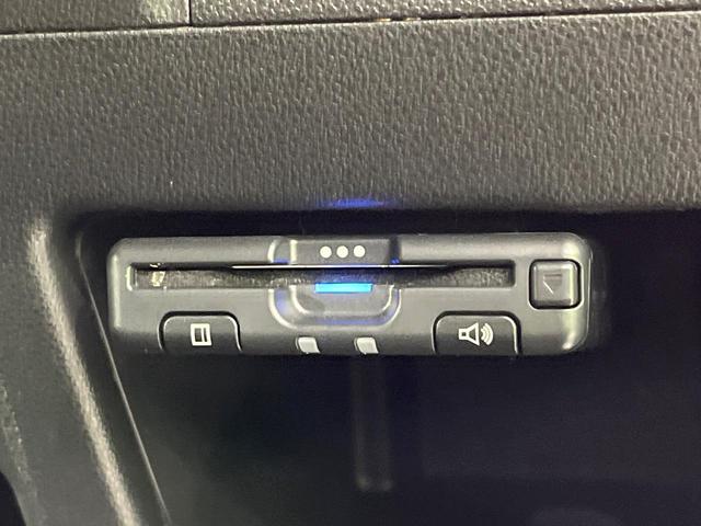 タント カスタムＲＳ　トップエディションＳＡＩＩ　禁煙車　純正８型ナビ　衝突被害軽減　バックカメラ　両側電動スライドドア　ＥＴＣ　フルセグ　Ｂｌｕｅｔｏｏｔｈ接続　アイドリングストップ　ＬＥＤヘッドライト　オートエアコン　オートライト（7枚目）