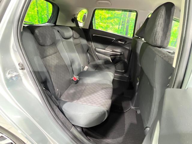 後部座席も気になるようなキズ・汚れやへたり等、大きなダメージはなく、良好な状態です。