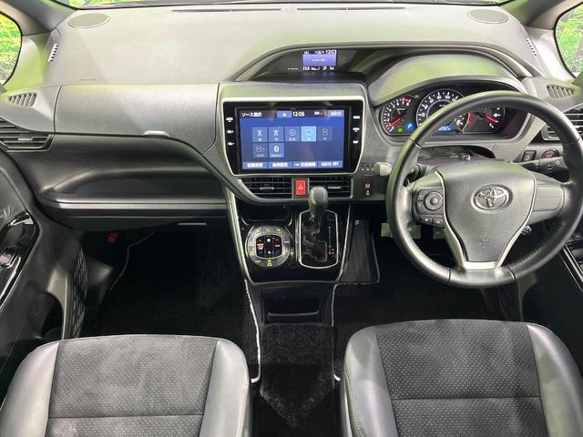 ヴォクシー ZS 煌III 純正10型SDナビ 12型後席モニター 両側電動スライドドア バックカメラ 衝突軽減装置 禁煙車 ハーフレザーシート コーナーセンサー スマートキー LEDヘッド ETC クルコン リアオートエアコン(2枚目)