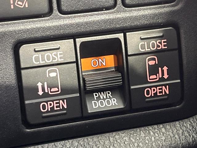 ヴォクシー ZS 煌III 純正10型SDナビ 12型後席モニター 両側電動スライドドア バックカメラ 衝突軽減装置 禁煙車 ハーフレザーシート コーナーセンサー スマートキー LEDヘッド ETC クルコン リアオートエアコン(6枚目)