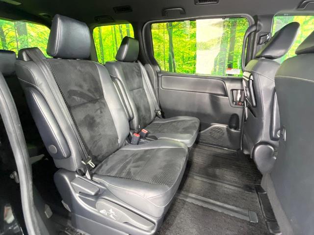 ヴォクシー ZS 煌III 純正10型SDナビ 12型後席モニター 両側電動スライドドア バックカメラ 衝突軽減装置 禁煙車 ハーフレザーシート コーナーセンサー スマートキー LEDヘッド ETC クルコン リアオートエアコン(9枚目)