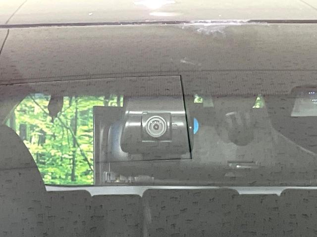 フィットハイブリッド Ｌパッケージ　純正ナビ　バックカメラ　衝突軽減装置　ハーフレザーシート　ＥＴＣ　Ｂｌｕｅｔｏｏｔｈ　フルセグ　ドラレコ　スマートキー　ＬＥＤヘッド　クルーズコントロール　ステアリングスイッチ　オートライト（7枚目）