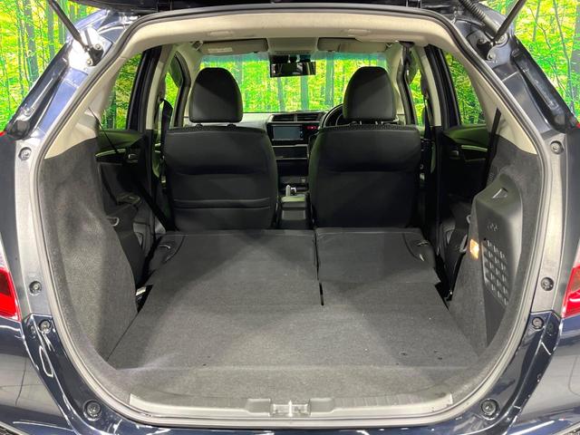 フィットハイブリッド Ｌパッケージ　純正ナビ　バックカメラ　衝突軽減装置　ハーフレザーシート　ＥＴＣ　Ｂｌｕｅｔｏｏｔｈ　フルセグ　ドラレコ　スマートキー　ＬＥＤヘッド　クルーズコントロール　ステアリングスイッチ　オートライト（10枚目）