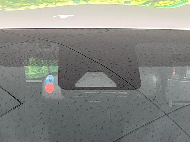 ヤリス ハイブリッドＧ　禁煙車　ディスプレイオーディオ　バックカメラ　衝突軽減装置　レーダークルーズ　ＥＴＣ　Ｂｌｕｅｔｏｏｔｈ　ドラレコ　スマートキー　レーンアシスト　オートマチックハイビーム　オートライト　電動格納ミラー（4枚目）