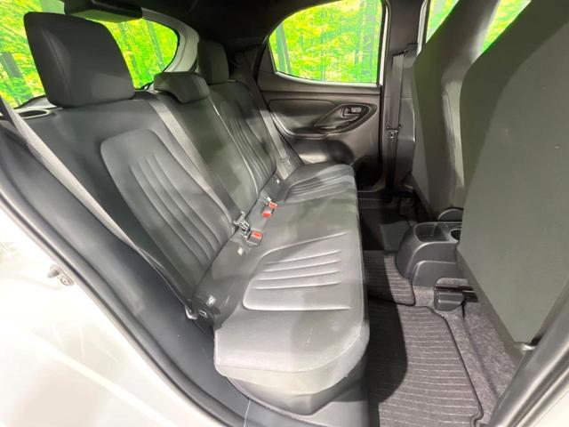 ヤリス ハイブリッドＧ　禁煙車　ディスプレイオーディオ　バックカメラ　衝突軽減装置　レーダークルーズ　ＥＴＣ　Ｂｌｕｅｔｏｏｔｈ　ドラレコ　スマートキー　レーンアシスト　オートマチックハイビーム　オートライト　電動格納ミラー（9枚目）