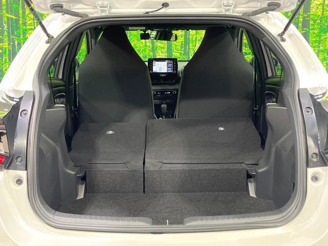 ヤリス ハイブリッドＧ　禁煙車　ディスプレイオーディオ　バックカメラ　衝突軽減装置　レーダークルーズ　ＥＴＣ　Ｂｌｕｅｔｏｏｔｈ　ドラレコ　スマートキー　レーンアシスト　オートマチックハイビーム　オートライト　電動格納ミラー（10枚目）