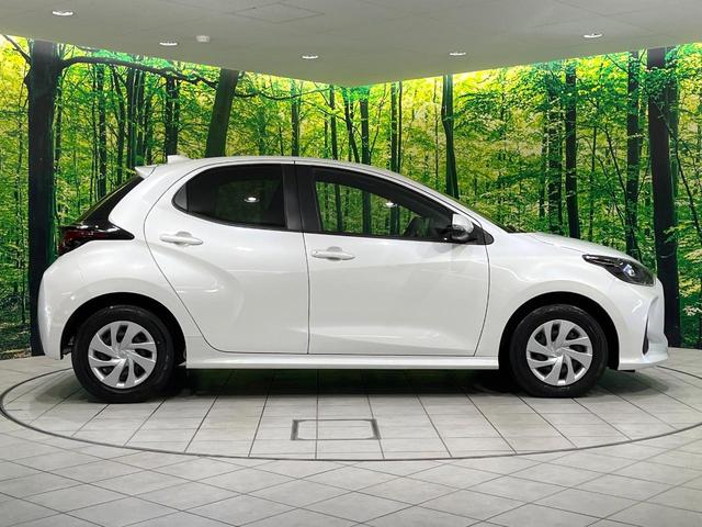 ヤリス ハイブリッドＧ　禁煙車　ディスプレイオーディオ　バックカメラ　衝突軽減装置　レーダークルーズ　ＥＴＣ　Ｂｌｕｅｔｏｏｔｈ　ドラレコ　スマートキー　レーンアシスト　オートマチックハイビーム　オートライト　電動格納ミラー（28枚目）
