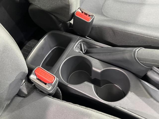 ヤリス ハイブリッドＧ　禁煙車　ディスプレイオーディオ　バックカメラ　衝突軽減装置　レーダークルーズ　ＥＴＣ　Ｂｌｕｅｔｏｏｔｈ　ドラレコ　スマートキー　レーンアシスト　オートマチックハイビーム　オートライト　電動格納ミラー（51枚目）