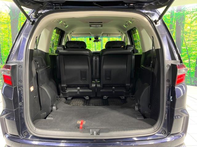 後席を格納すると、これだけの広さが！シーンに合わせたシートアレンジで、大きな荷物も積むことが出来ます♪
