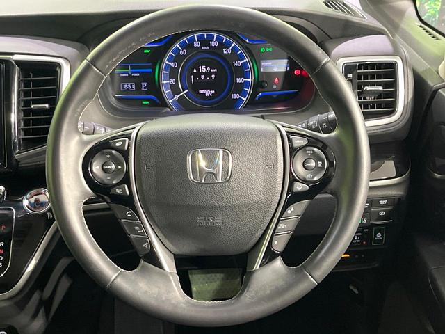 【純正革巻きステアリング】上質な革を使用することで、手にしっかり馴染みとても運転しやすいハンドルです♪