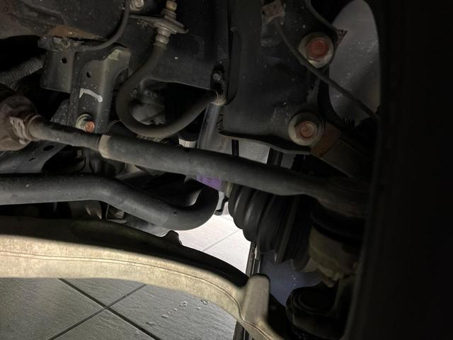 お車を安心してお乗りいただく為には、足回りの定期点検が欠かせません。サービスサポート（有償保証）では無料点検もご提供しており、安心のカーライフをお過ごしいただけるサポート体制が整っています。