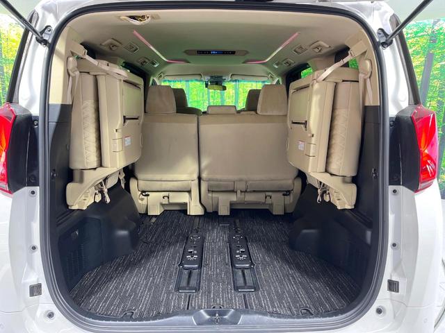 ���i�̂���������ʋ΁A���}���ɏ\���ȉ׎��X�y�[�X���m�ۂ��Ă���܂��B�Z�J���h�V�[�g��|���ƁA�傫�ȉו��̐ύڂ��\�ł���