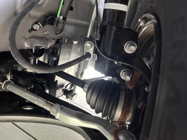 お車を安心してお乗りいただく為には、足回りの定期点検が欠かせません。サービスサポート（有償保証）では無料点検もご提供しており、安心のカーライフをお過ごしいただけるサポート体制が整っています。