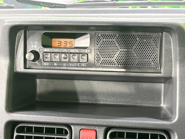 キャリイトラック 農繁スペシャル　禁煙車　４ＷＤ　ＭＴ車　オーディオ　衝突被害軽減システム　ＬＥＤヘッド　車線逸脱警報　オートライト　パワーステアリング　パワーウインドウ　リモコンキー　パワードアロック　エアコン　ドアポケット（4枚目）