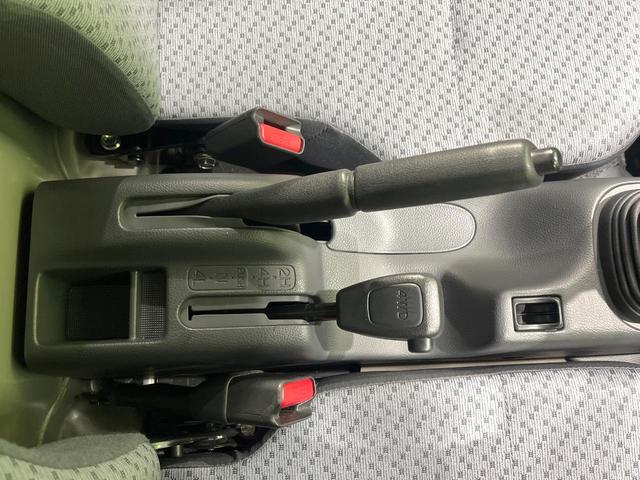 キャリイトラック 農繁スペシャル　禁煙車　４ＷＤ　ＭＴ車　オーディオ　衝突被害軽減システム　ＬＥＤヘッド　車線逸脱警報　オートライト　パワーステアリング　パワーウインドウ　リモコンキー　パワードアロック　エアコン　ドアポケット（47枚目）